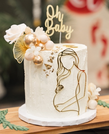 Beautiful fondant rose cake design